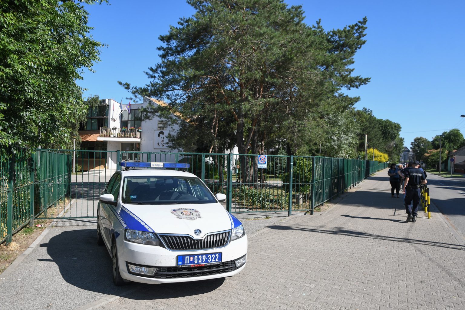 1655368408-Novi-Sad010-Bombda-dojava-osnovna-skola-Jozef-Atila-foto-Nenad-Mihajlovic-1536x1024