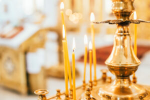 BurningCandlesInTheOrthodoxChurch