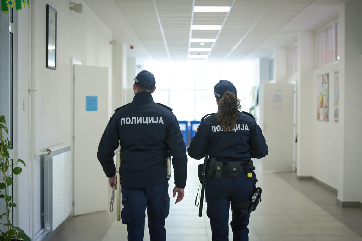 1683634776-Policija-u-skolama-1200x800
