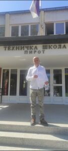 1694517373-Nastavnik-Darko-692x1536