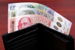 Serbian-dinar-in-the-black-wallet