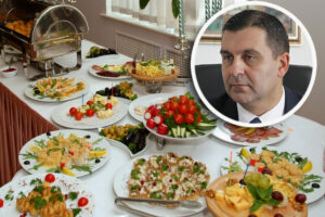 BanquetTableFullOfFood