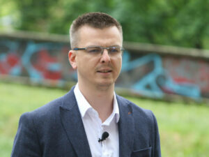 1714320643-2F3A3287_b-1024x768