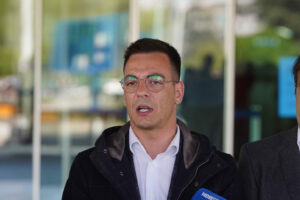 Marko-Bastac-andAris-Movsesijan-the-president-of-the-New-Party-addressed-the-journalists-on-behalf-of-the-Delta-Congress-Center.Ispred-Delta-kongresnog-centra-novinarima-su-se-obratili-Marko-Bastac-i-Aris-Movsesijan-predsednik-Nove-stranke