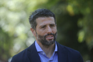 The-mayor-of-Belgrade-Aleksandar-Sapic-in-Tasmajdan-Park-paid-a-fast-to-the-victims-and-laid-a-wreath-at-the-Memorial-to-the-Serbian-victims-of-the-wars-of-1991-2000-in-the-territory-of-the-former-Yugoslavia.Gradonacelnik-Beograda-Aleksandar-Sapic-je-u-Tasmajdanskom-parku-odao-postu-stradalima-i-polozio-venac-na-Spomenik-srpskim-zrtvama-stradalim-u-ratovima-1991-2000.-godine-na-prostoru-bivse-Jugoslavije