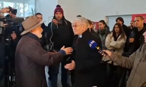 1734011700-rektor_univerziteta_u_ns_izasao_pred_studente-1024x611