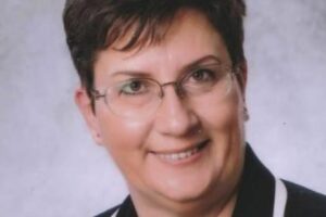 1735141035-andrea-gal-830x553