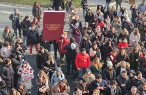 1735552681-studenti11