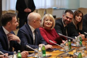 1736940732-2F3A3741_1_b-1024x682