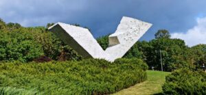 Sumarice-spomenik-1-1024x473