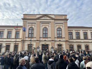 IMG-2d4122c338e887ed857920fff1eff978-V