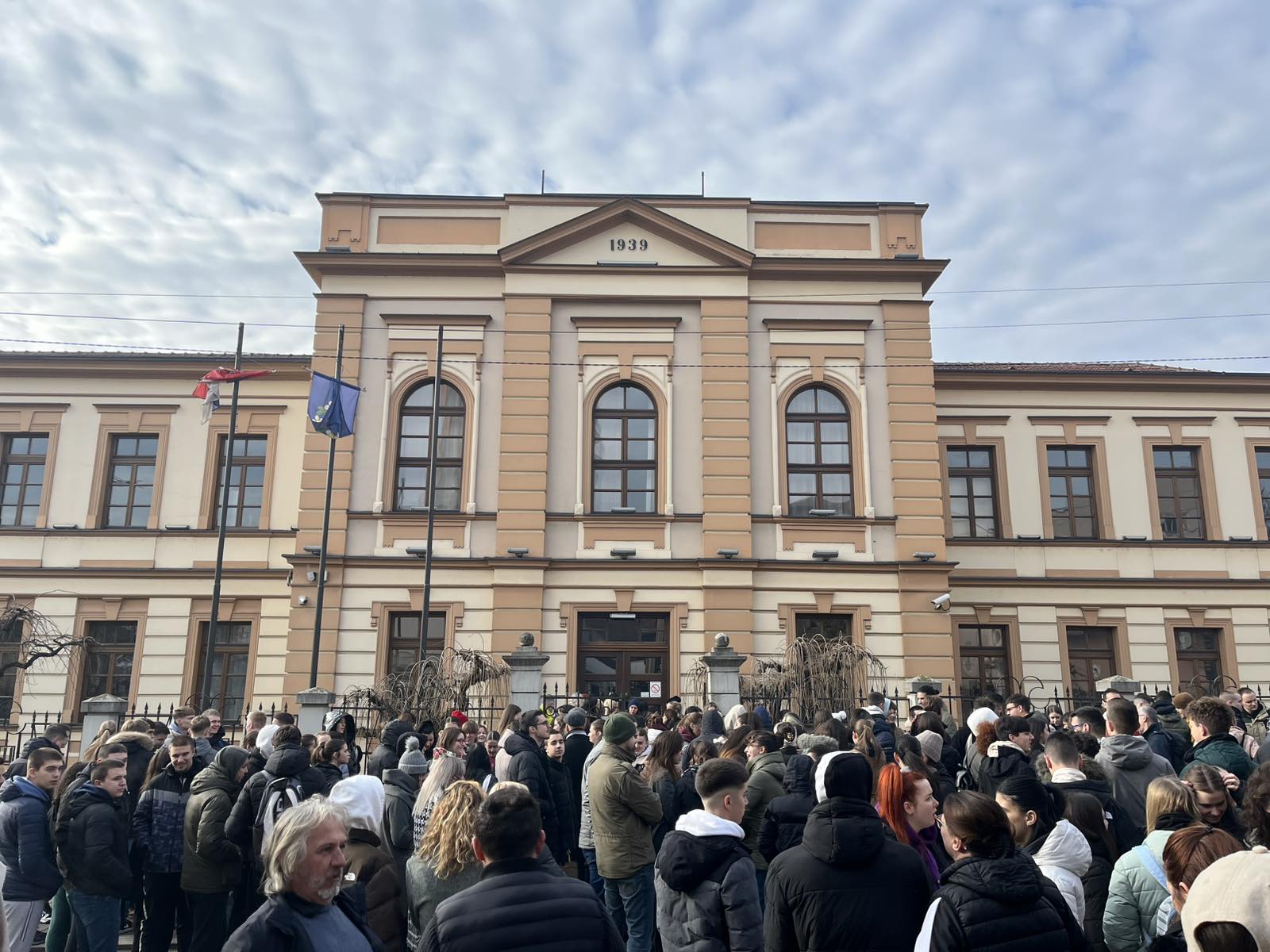 IMG-2d4122c338e887ed857920fff1eff978-V