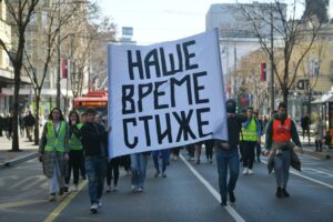 Kolona studenata na blokadnoj setnji u Ulici kneza Miloša