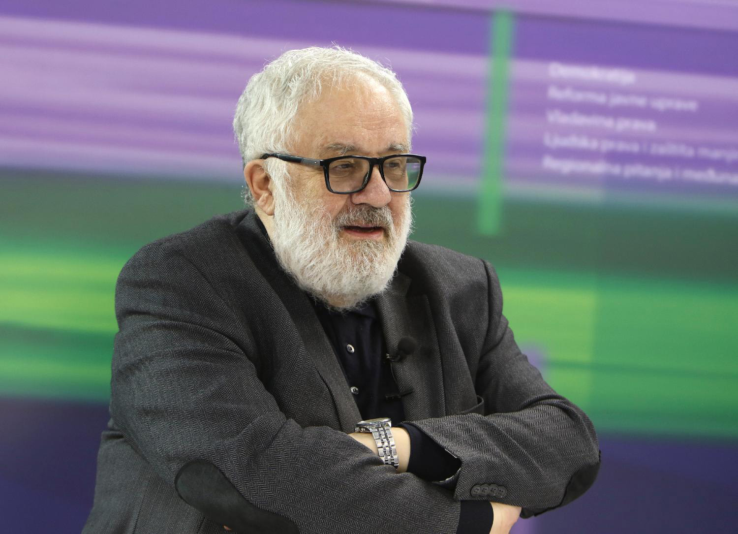 1739716083-2F3A0515-b