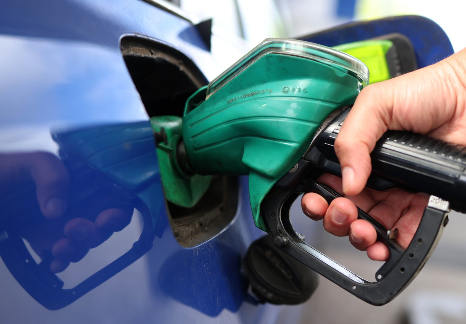 UK inflation slowed down in March with falling petrol prices