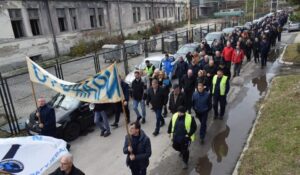 Protest-radnici-Zastava-oruzje-Kragujevac-scaled-e1745911776473-962x560