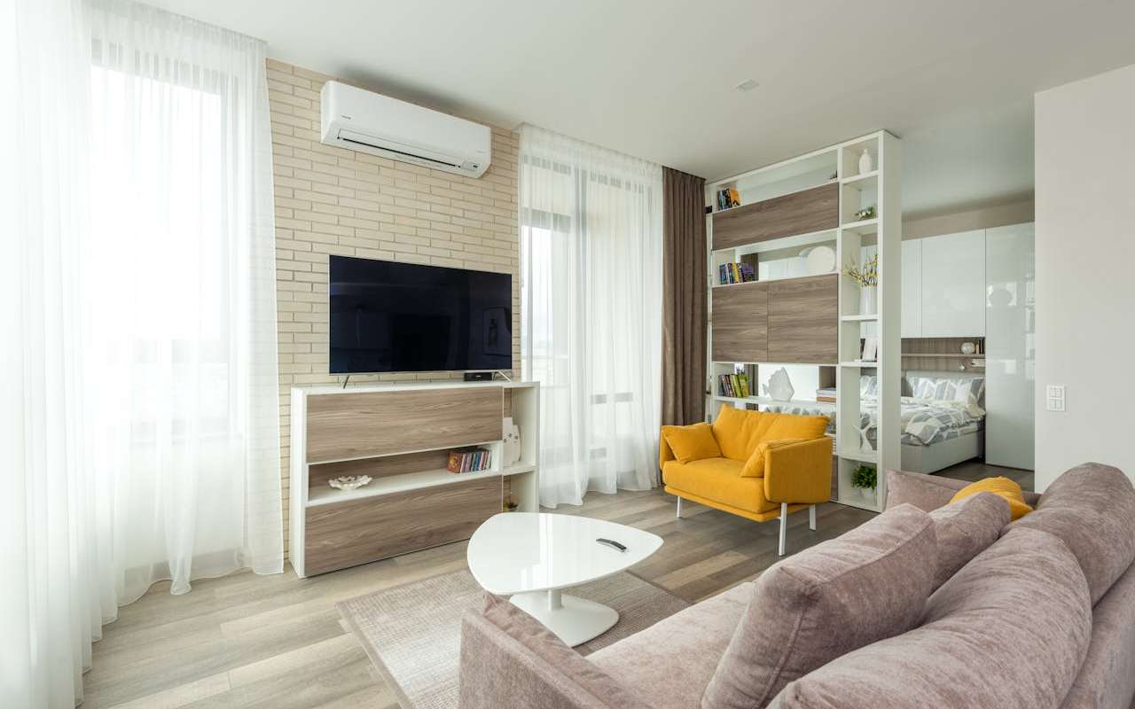 dnevna-soba-tv-kauc-klima