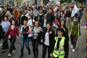 1748171799-pazi-koga-biras-protest-250525-foto-goran-srdanov-nova-rs-12-1536x1024