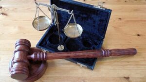 hammer-802298-640-e1632851693314