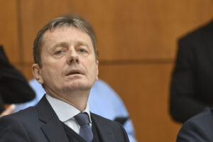 The Government of the Republic of Serbia held a session at the Palace of Serbia, which, at the invitation of the Prime Minister of the Republic of Serbia Milos Vucevic, was also attended by the President of the Republic of Serbia Aleksandar Vucic.Vlada Republike Srbije odrzala je sednicu u Palati Srbija na kojoj je, na poziv predsednika Vlade Republike Srbije Milosa Vucevica, prisustvovao i predsednik Republike Srbije Aleksandar Vucic.