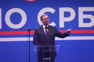 On the second day of the three-day rally of the Movement for the People and the State "We Will Not Give Up Serbia!", a rally was held in front of the National Assembly of the Republic of Serbia. Drugog dana trodnevnog skupa Pokreta za narod i drzavu "Ne damo Srbiju!" ispred Narodne skupstine Republike Srbije odrzan je miting.