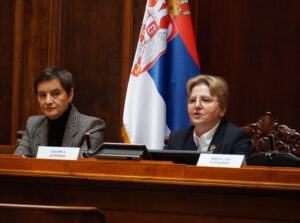 Prosecutors who are taking up their prosecutorial duties for the first time took the oath in the House of the National Assembly.U Domu Narodne skupstine tuzioci koji prvi put stupaju na tuzilacku funkciju su polozili zakletvu.