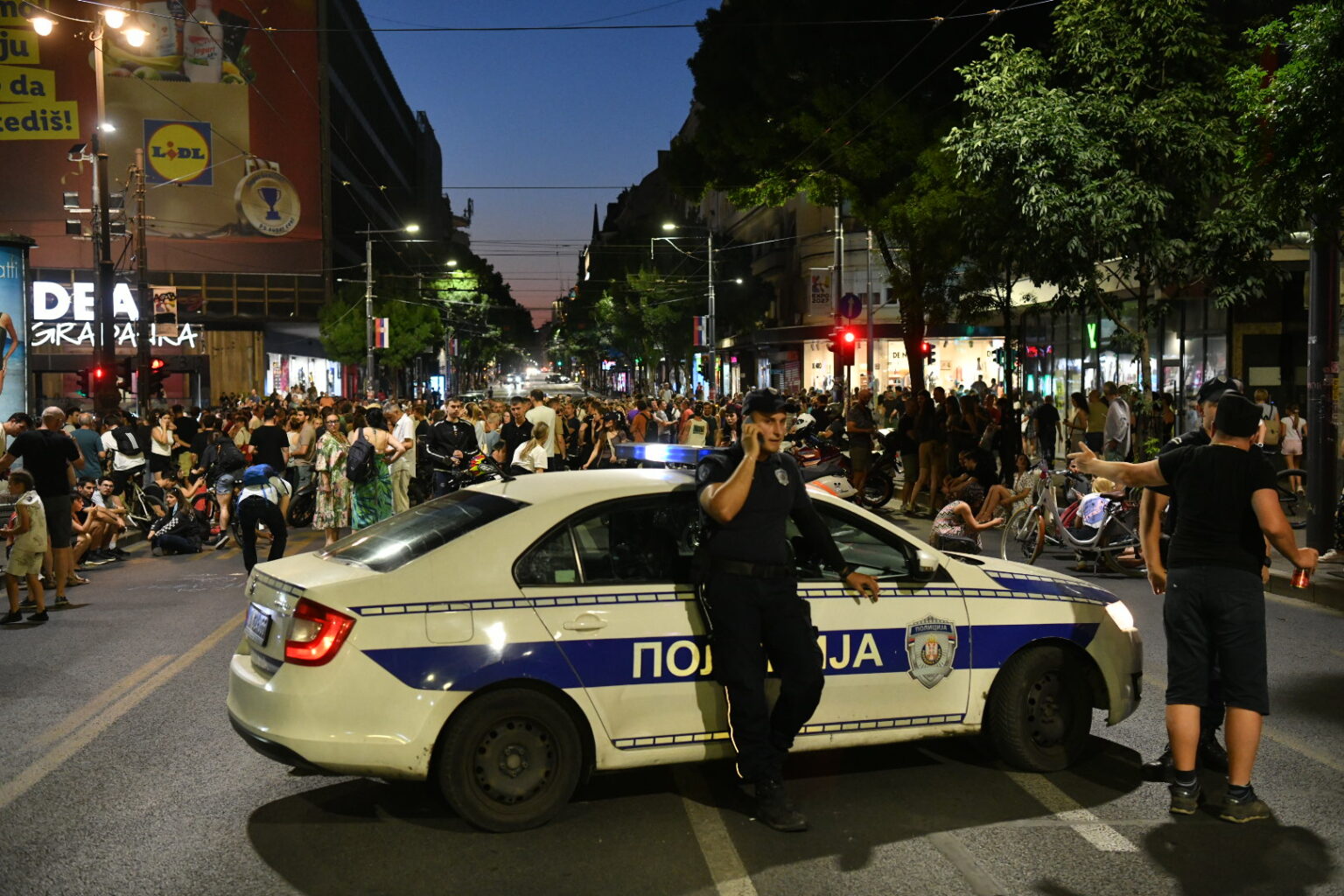 1751398043-блокада-испред-скц-а-фото-владислав-митиц-нова-рс-11-1536x1024