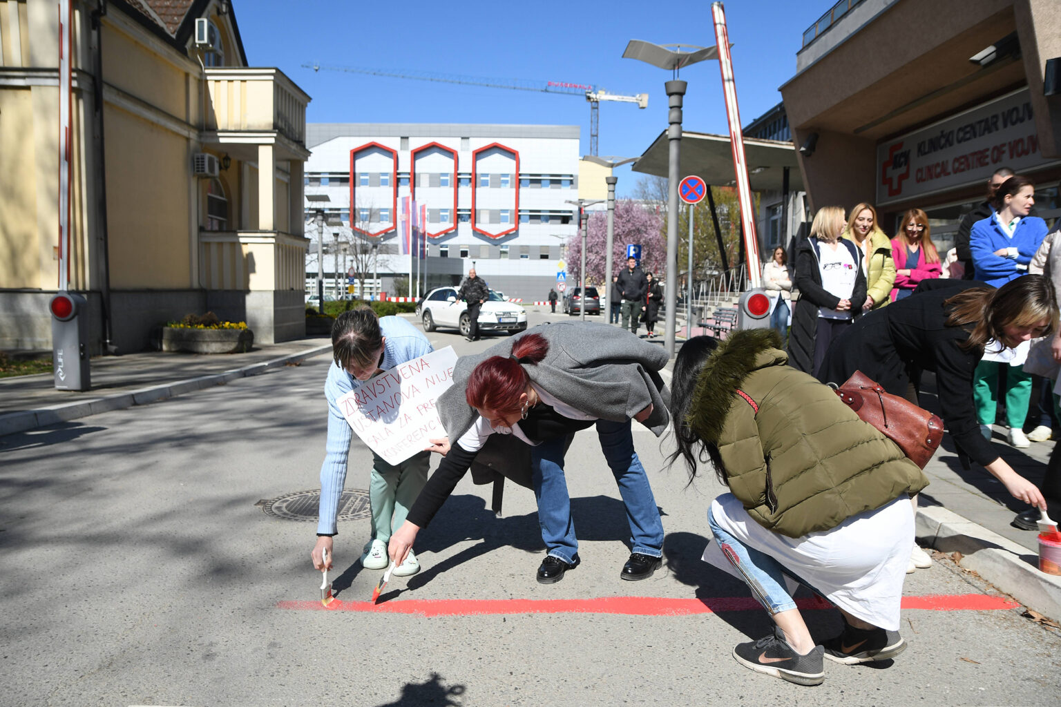 AKCIJA MEDICINARA: PACIJENTI NISU POLITICKI REKVIZITI