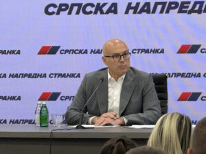 The President of the Serbian Progressive Party Miloc Vucevic held a press conference at the party headquarters after yesterday's local elections in Zajecar and Kosjeric.Predsednik Srpske napredne stranke Miloc Vucevic odrzao je konferenciju za medije u sedistu stranke nakon jucerasnjih lokalnih izbora u Zajecaru I Kosjericu.
