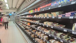 1755510900-market-u-halsinkiju-foto-ana-kalaba-1-1422x800