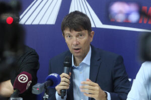 1724238184-2F3A1120-b-1536x1024