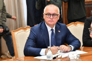 The President of the Republic of Serbia Aleksandar Vucic met with the member of the Central Committee of the Communist Party of China and the director of the Office of the State Commission for Public Sector Reform Li Xiaolin. Predsednik Republike Srbije Aleksandar Vucic sastao se sa clanom Centralnog komiteta Komunisticke partije Kine i direktorkom Kancelarije Drzavne komisije za reformu javnog sektora Li Sijaosin.