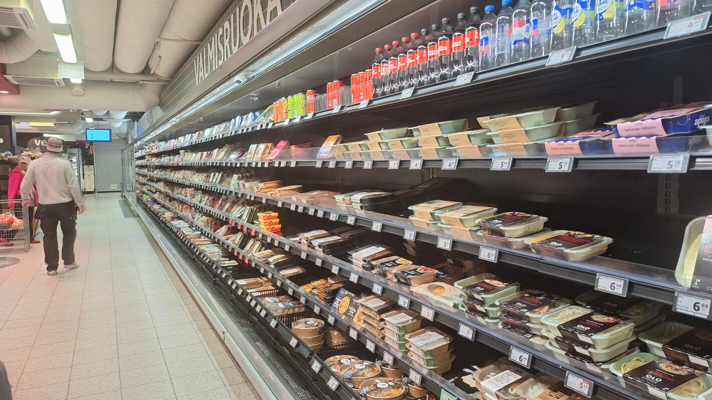 1755510900-market-u-halsinkiju-foto-ana-kalaba-1-1422x800-(1)