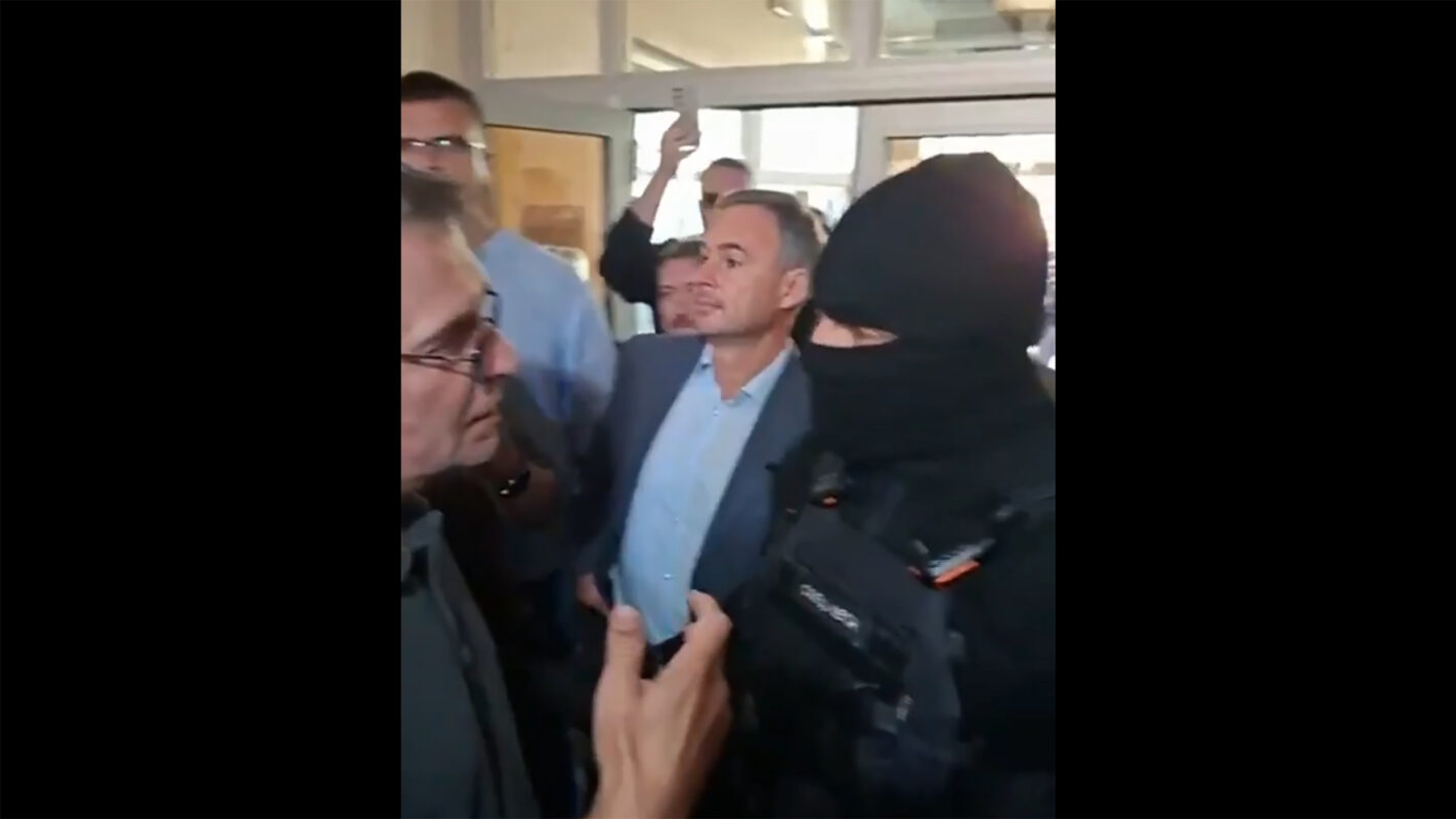 1758716449-Untitled-1-copy-1422x800