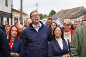 The Center for Democratic Stability organized a rally in Obrenovac called "Citizens Against Violence and Blockades," and the gathering was joined by the President of the Republic of Serbia, Aleksandar Vucic.U organizaciji Centra za demokratsku stabilnost u Obrenovcu je odrzan skup "Gradjani protiv nasilja i blokada", a okupljenima se pridruzio i predsednk Republike Srbije Aleksandar Vucic.