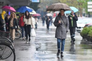 1650447595-Novi-Sad-kisa-kisni-dan-foto-Nenad-Mihajlovic-5-750x500