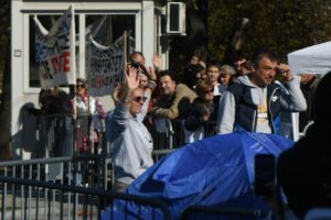 1762426032-podrska-dijani-hrki-5-dan-strajka-gladju-foto-filip-kraincanic-nova-rs-9-1024x683