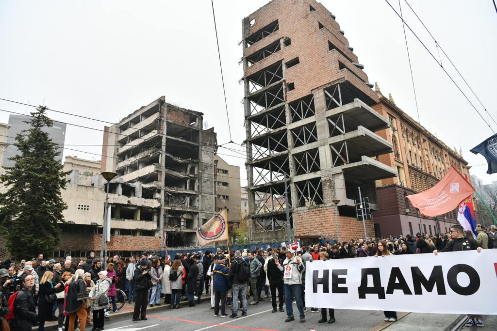 1762859033-Protest-ispred-Generalstaba-foto-goran-srdanov-nova-rs-64-1024x683