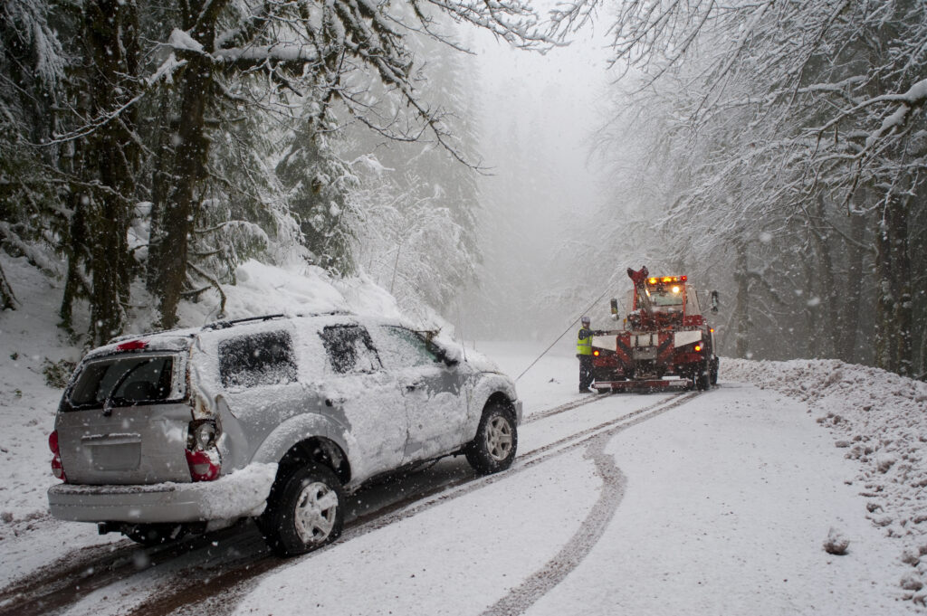 Car,Being,Towed,After,Accident,In,Snow,Storm