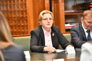 In the House of the National Assembly, public prosecutors who were elected by the decision of the High Council of Prosecutors took the oath before the President of the National Assembly Ana Brnabic and the Supreme Public Prosecutor Zagorka Dolovac.U Domu Narodne skupstine javni tuzioci koji su izabrani odlukom Visokog saveta tuzilastva polozili su zakletvu pred predsednicom Narodne skupstine Anom Brnabic i vrhovnom javnom tuziteljkom Zagorkom Dolovac.