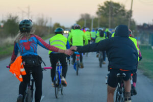 1761752352-бициклисти-који-возе-од-ниса-до-новог-сада-291025-фото-андреј-велицковиц-12-1024x683