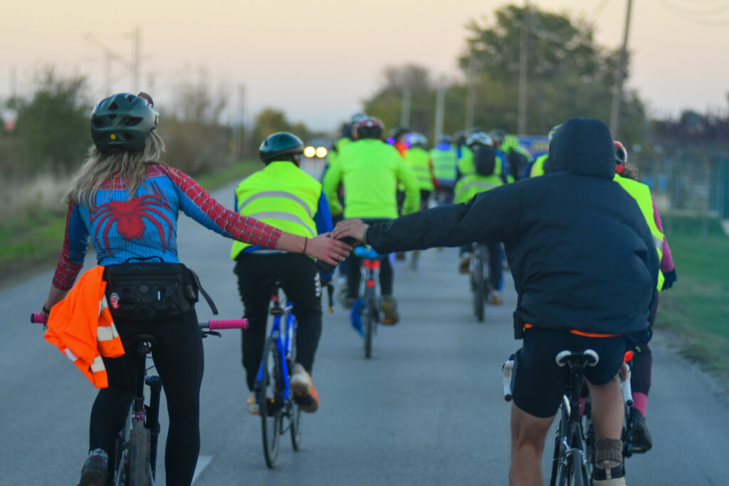 1761752352-бициклисти-који-возе-од-ниса-до-новог-сада-291025-фото-андреј-велицковиц-12-1024x683