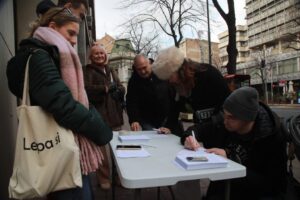 СТУДЕНТСКА АКЦИЈА "ЦЕЛА СРБИЈА ПОТПИСУЈЕ ПОДЕБУ"