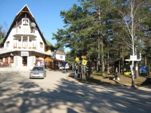 The-main-crossroads-in-Divcibare