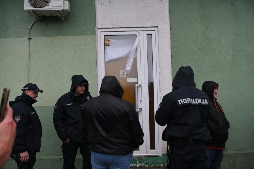 1774772328-1000186811.format-avif.width-1200