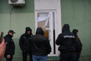 1774772328-1000186811.format-avif.width-1200