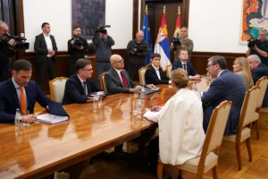 vucic-na-konsultacijama-sa-predstavnicima-sns